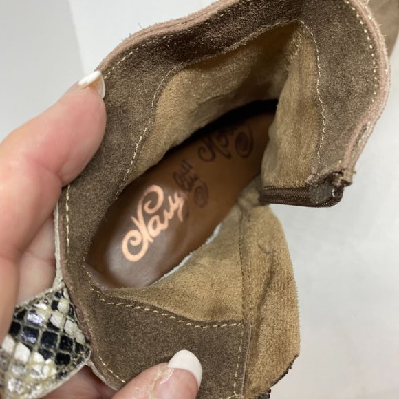 Naughty Monkey Sz 8.5 Woman's bootie Snake like Leather Side Zip Fashion boots - Picture 9 of 11